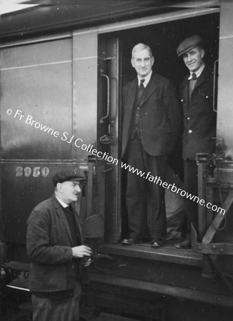 RAILWAY PERSONALITIES DRIVER DUNN & FIREMAN P.LOONEY ON FOOTSIDE OF 802